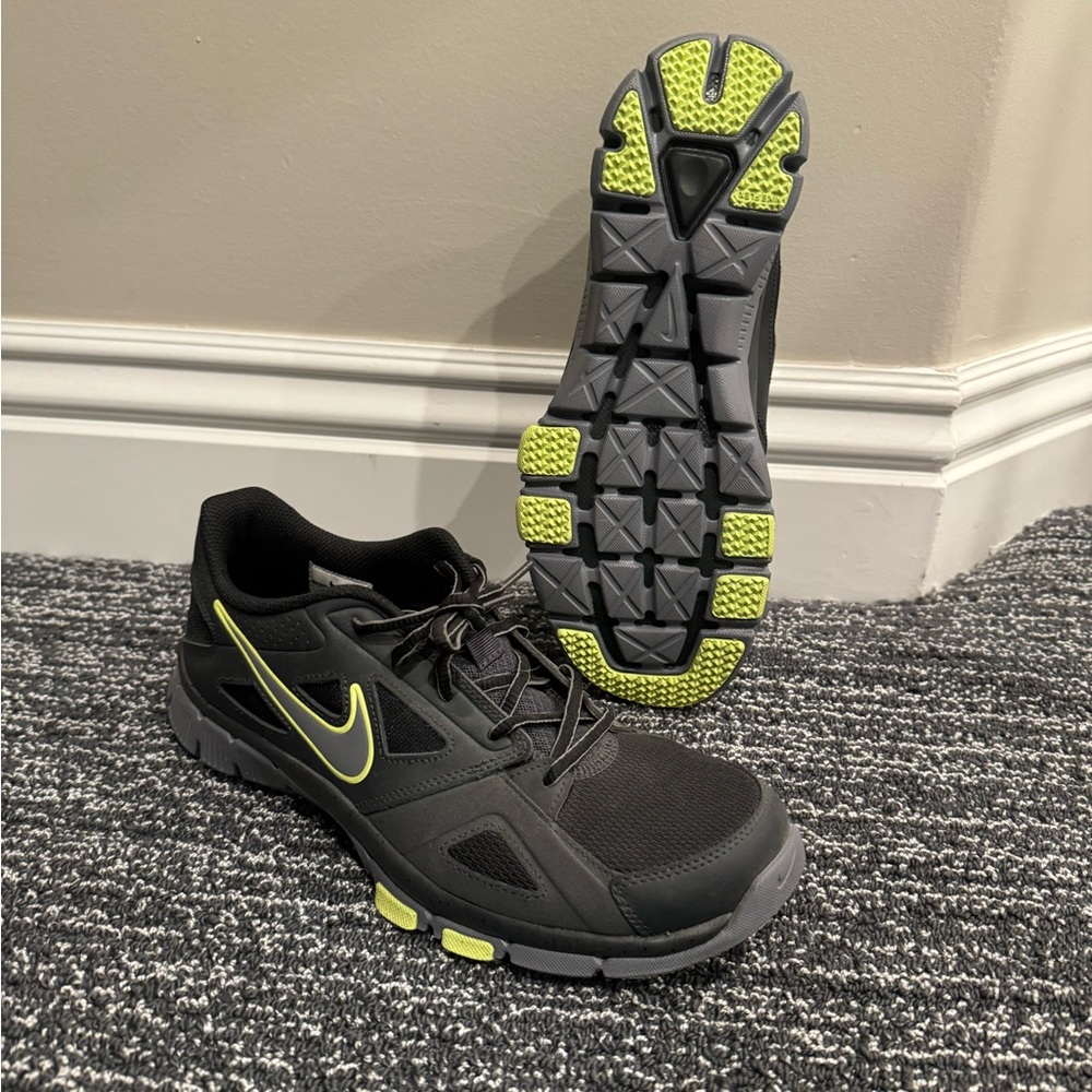 Nike Men’s 9.5 running shoes
